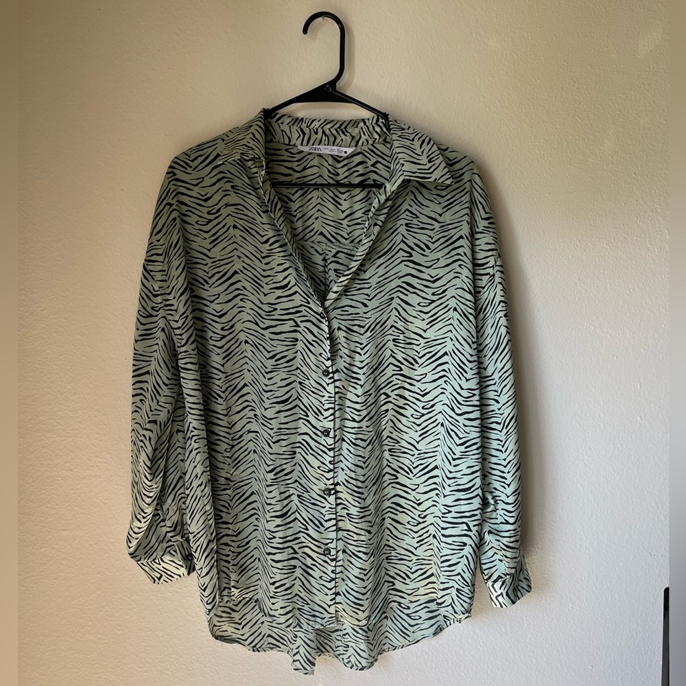 Zara women’s black & green zebra stripe button up shirt